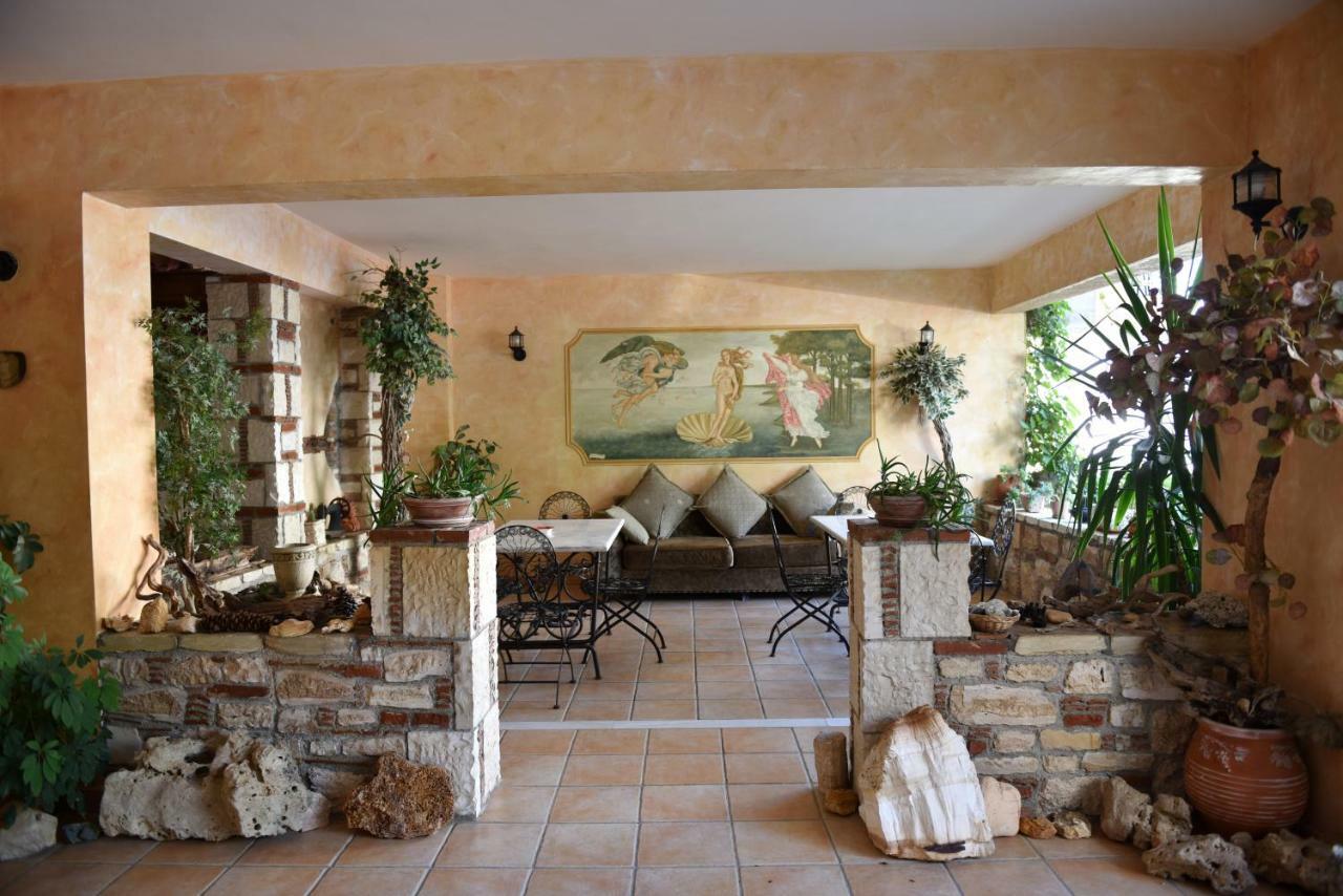 Aphrodite Studios Loutra Edipsou  Exterior photo